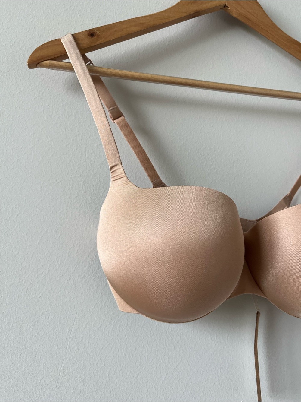 SKIMS Nude Padded T-Shirt Bra - Picture 2 of 9